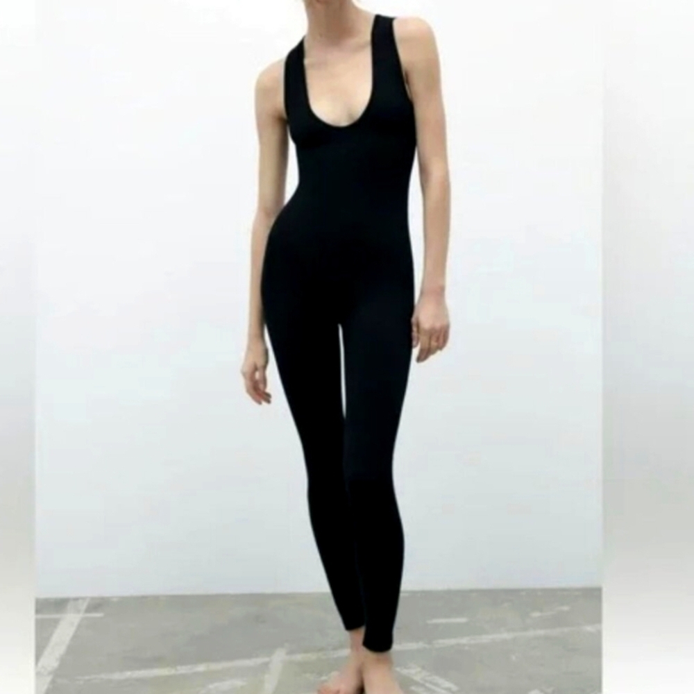 ZARA...Black Sleeveless V-Neck Jumpsuit...SIZE:S